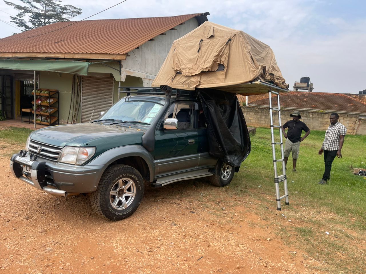 Rooftop tent Land cruiser - Mumwe Safaris Uganda