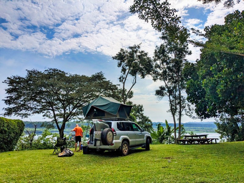 rooftop-tent-land-cruiser - Mumwe Safaris Uganda