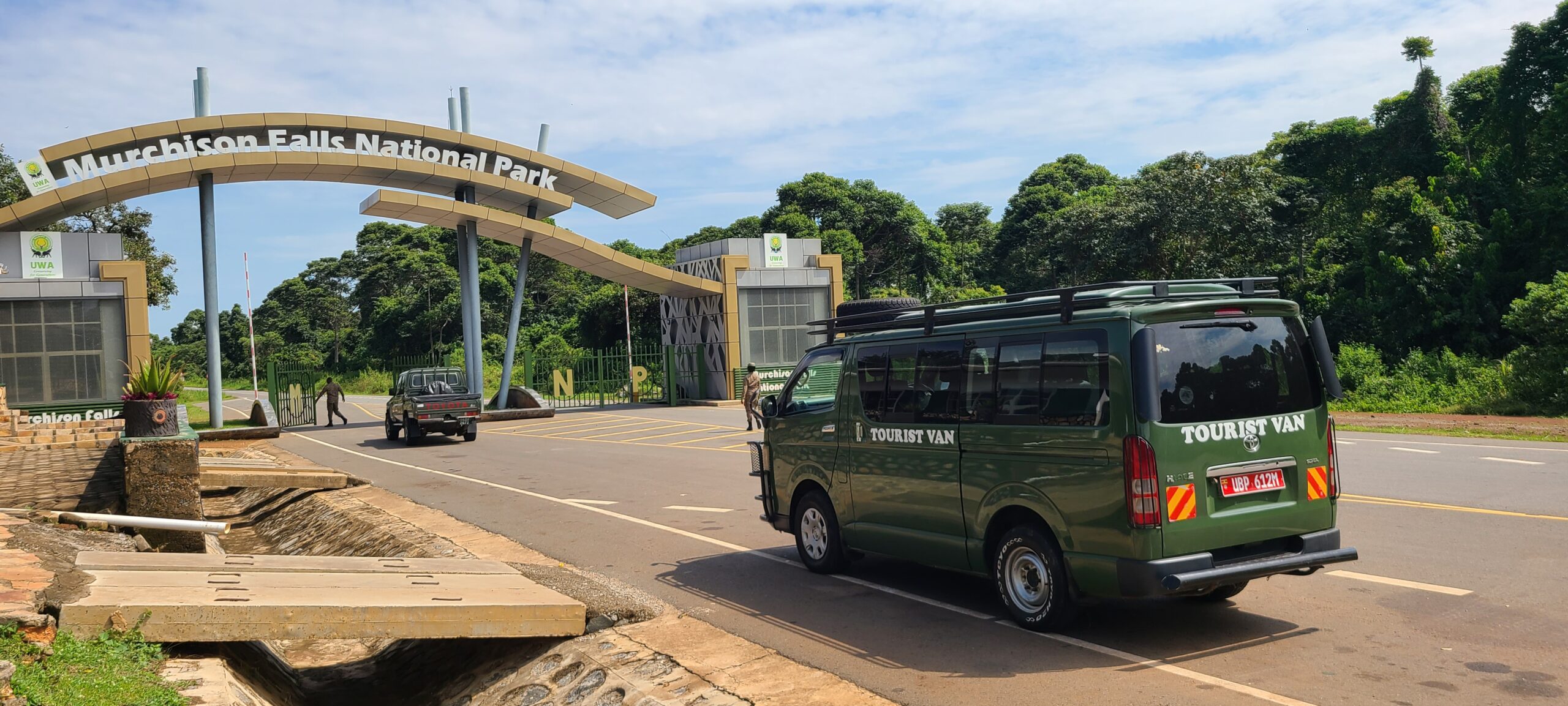 driving-to-murchison-falls-park-in-4x4 - Mumwe Safaris Uganda Park entrance fees on Uganda Safari