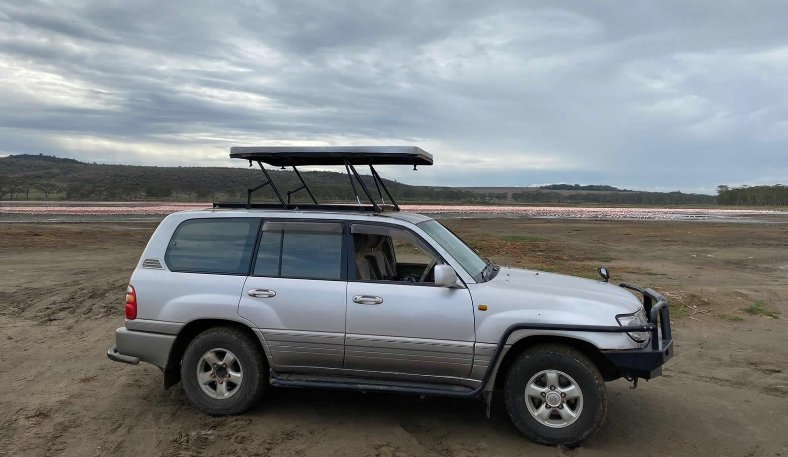 pop-up-roof-land-cruiser-v8-rwanda - Mumwe Safaris Uganda pop-up roof land cruiser