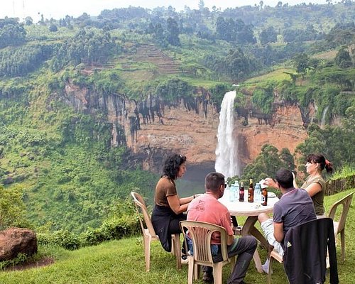 sipi-falls-tourists-eating - Mumwe Safaris Uganda sipi falls